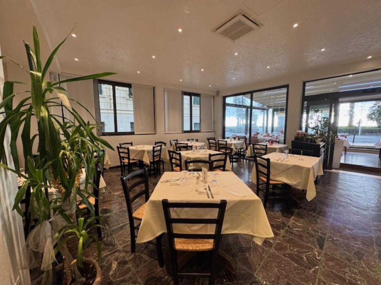 Hotel Ristorante Milton Varazze Exterior foto